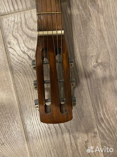 Акустическая гитара 1997 года