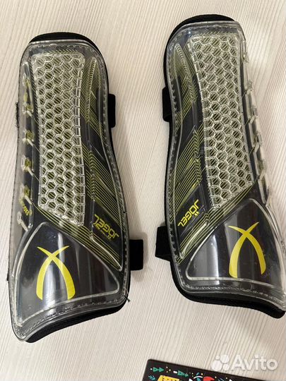 Футбольные щитки