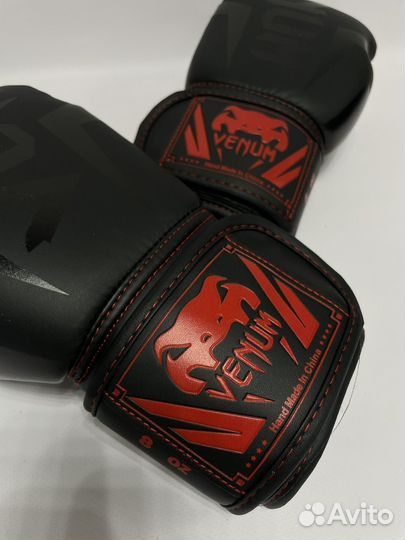 Боксерские перчатки Venum