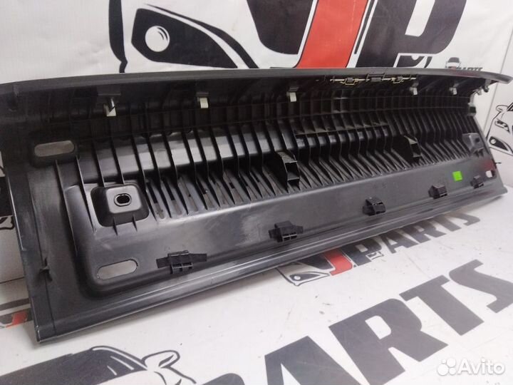 Накладка замка багажника Volkswagen Tiguan I реста