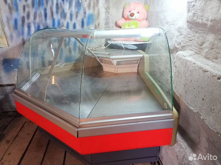 Продам холодильную витрину