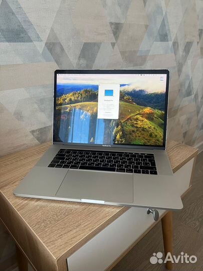 Apple macbook pro 15 2019 i7 16/256gb