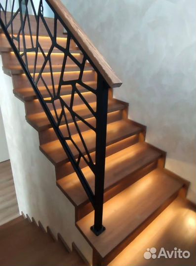 Деревянная лестница. Под ключ