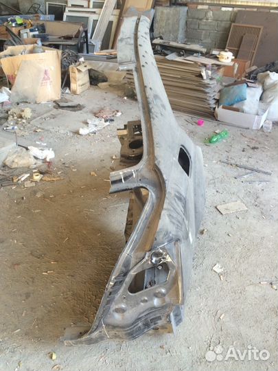 Задняя правая крыло на Mercedes 221