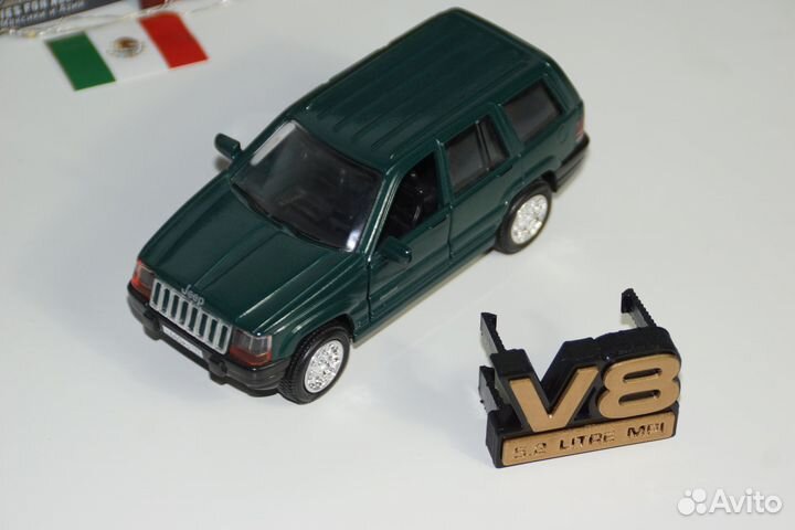 Шильдик V8 на решётку Jeep Grand Cherokee ZJ