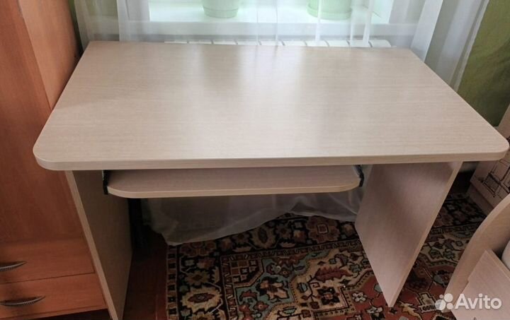 Письменный стол для школьника бу