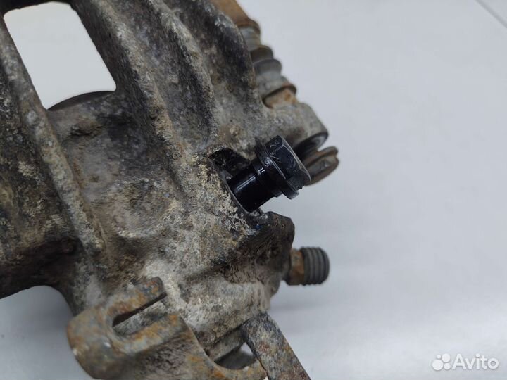 Суппорт тормозной задний левый Volkswagen Golf MK4