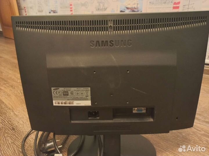 Монитор Samsung