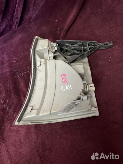 Габарит передний правый Nissan Caravan vwme25