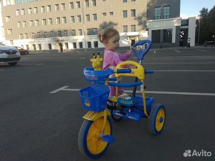 Трехколесный велосипед