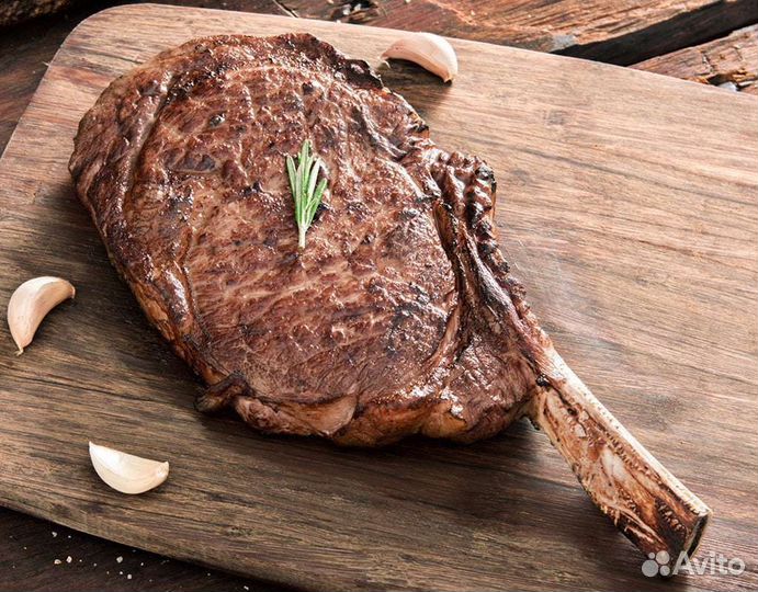 Продавец свежего мяса и полуфабрикатов