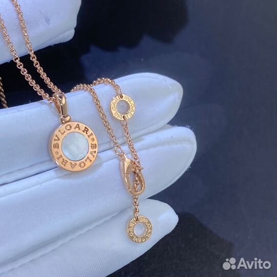 Золотая подвеска женская Bvlgari