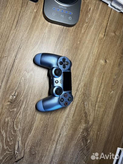 Sony PS4 + 2 геймпада + 2 чехла на геймпады