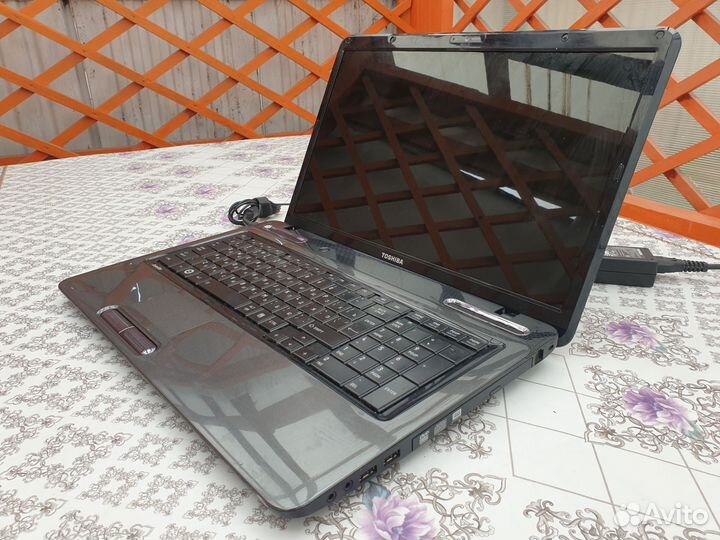 Ноутбук toshiba