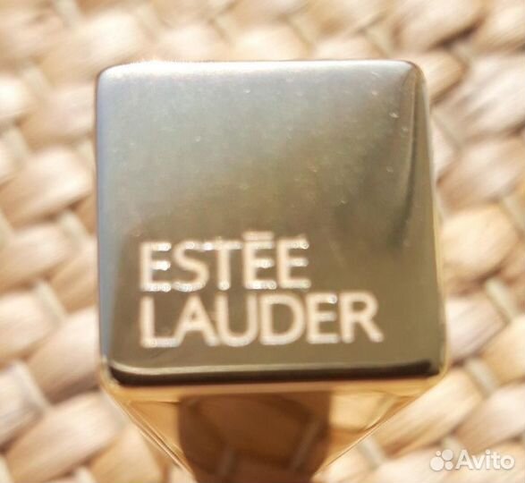 Помада Estee Lauder