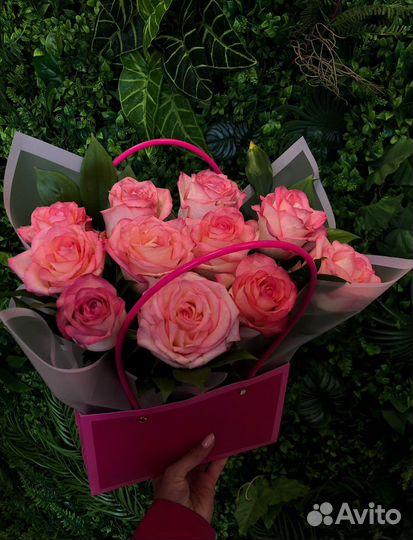 Розовые розы