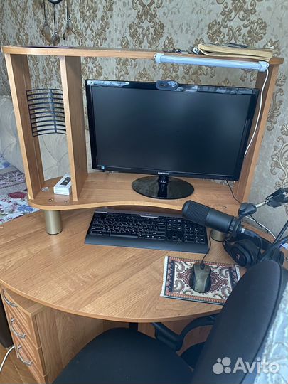 Компьютерный стол