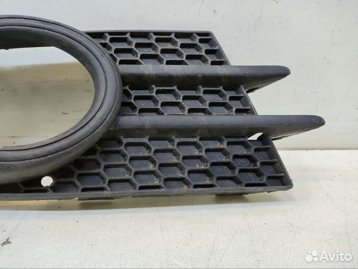 Решетка бампера передняя правая Volkswagen Tiguan