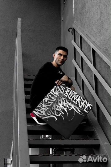 Роспись стен граффити, каллиграфия, леттеринг