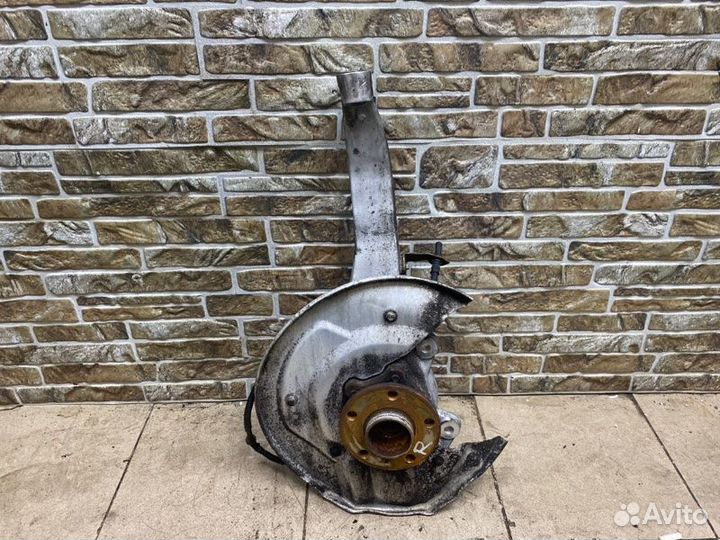 Цапфа/кулак поворотный передний правый Volvo XC90