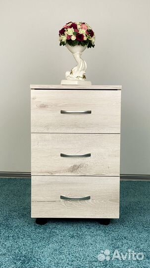 Выкатная тумба с 3 ящиками