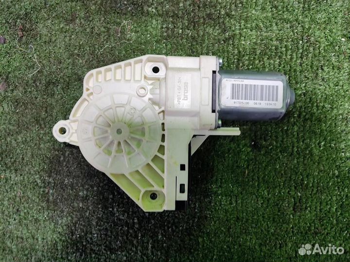 Мотор стеклоподъёмника передний правый Land Rover