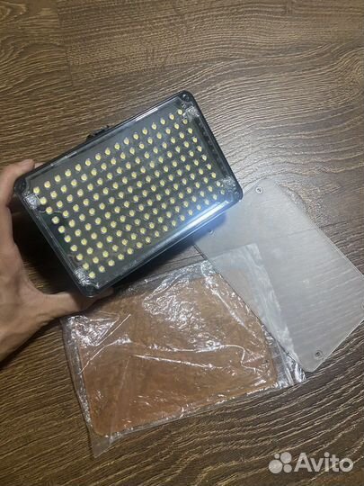 Осветитель накамерный