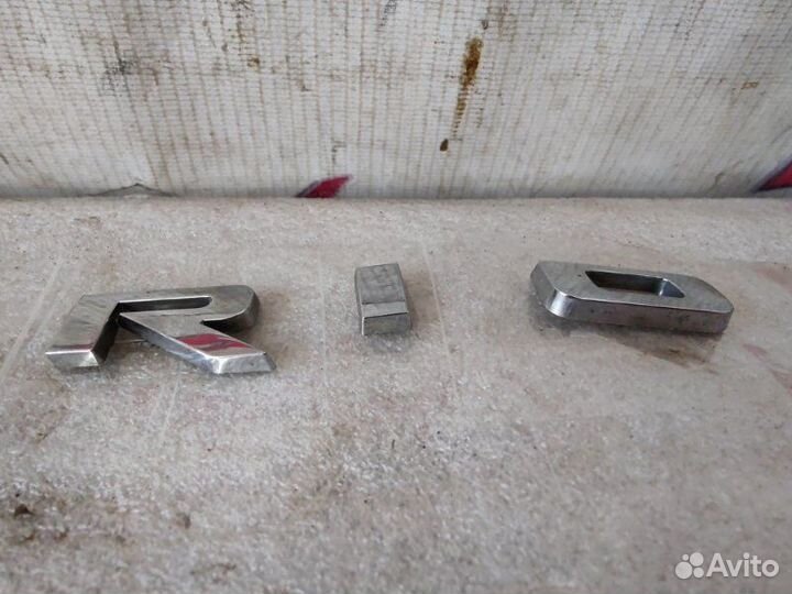 Эмблема багажника задняя Kia Rio 4