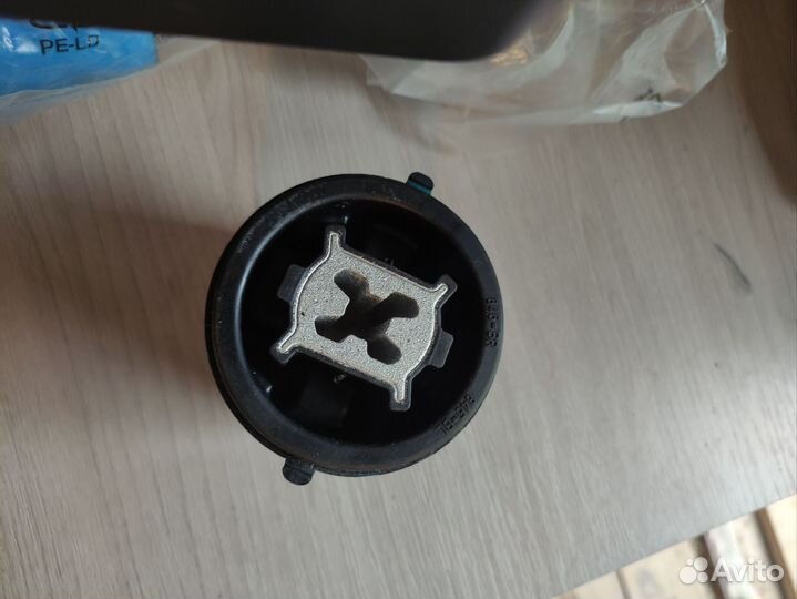 Сайлентблоки задние Пежо 308