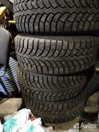 Bridgestone Blizzak Spike-01 255/55 R18 T