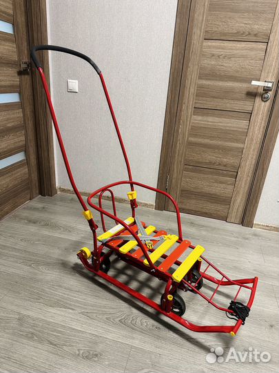 Детские санки на колесах Nika красные