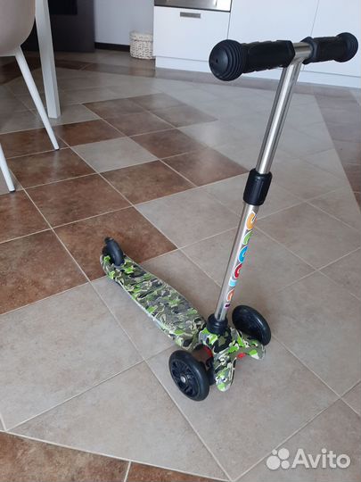 Самокат трехколесный