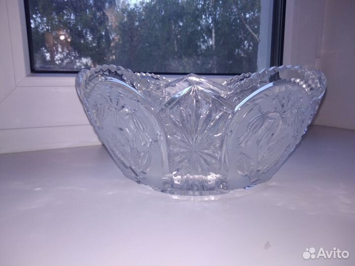 Салатник хрусталь. Хранение за стеклом