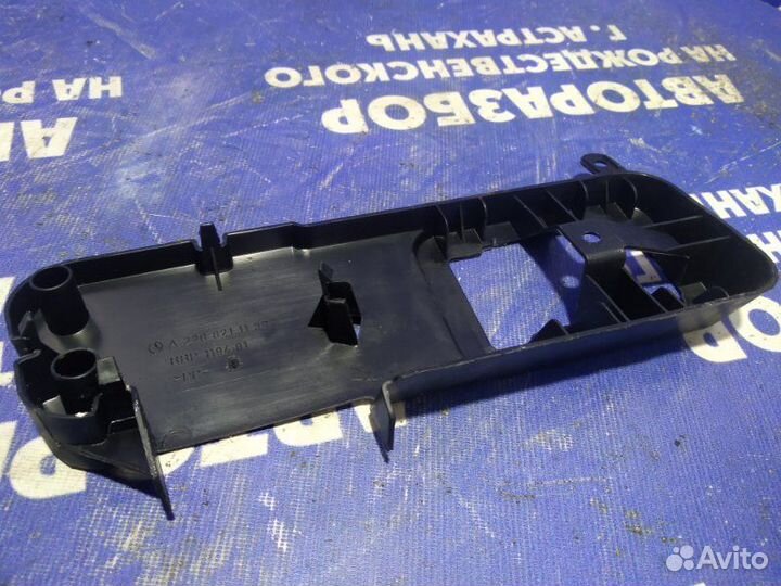 Канал для кабеля Mercedes-Benz W220 седан M112.972