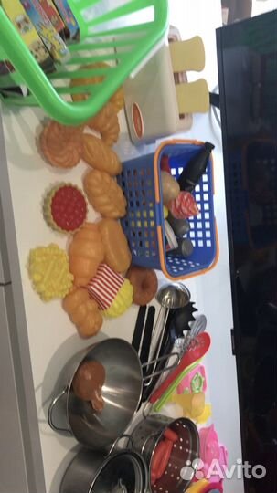 Посуда, игрушки продукты без гарнитура