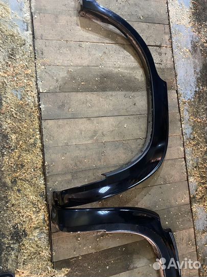 Молдинг на задние крылья LC 200