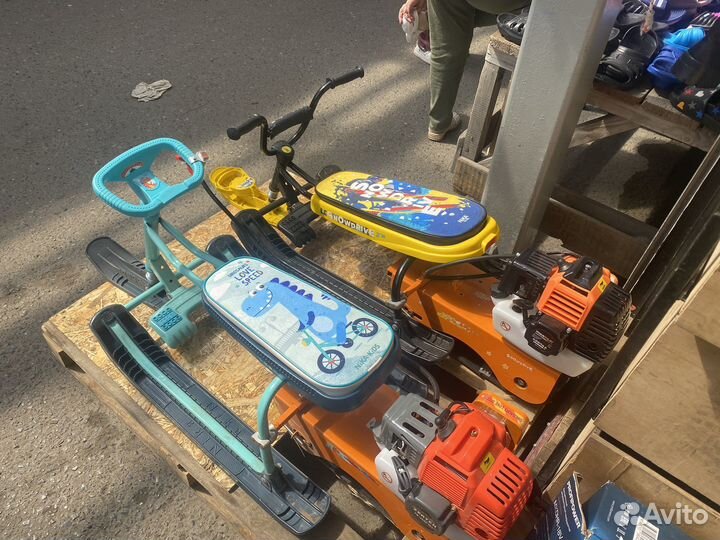 Детские игрушки снегокат с мотором