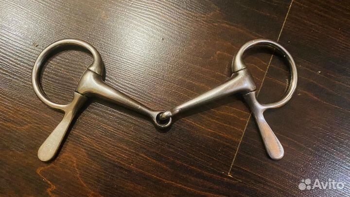 Трензель для лошади