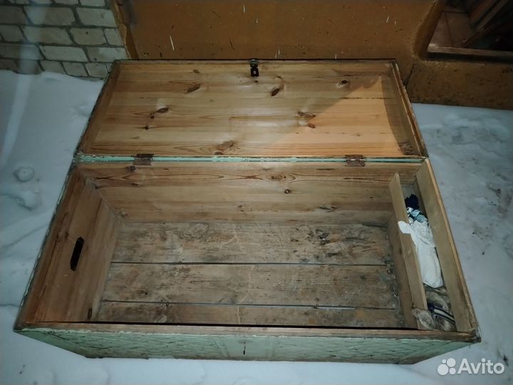 Сундук старинный