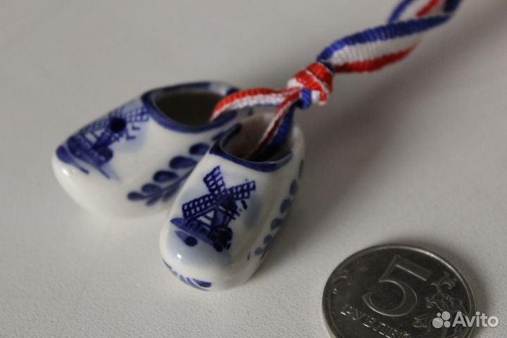 Значки, брелки, браслет, прочее