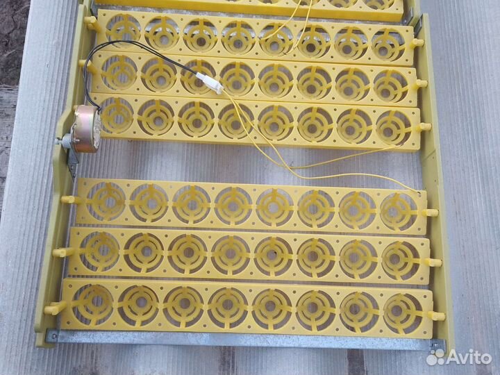 Автоматический лоток для инкубатора