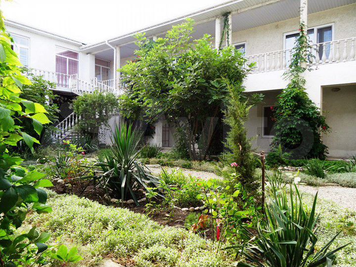 Комната 15 м² в > 9-к., 1/2 эт.