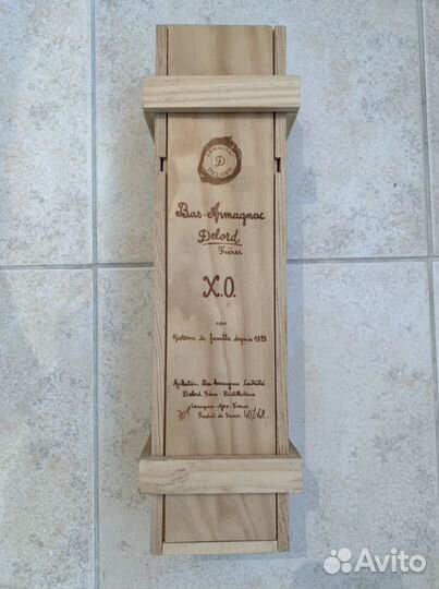 Бутылка в деревянной коробке