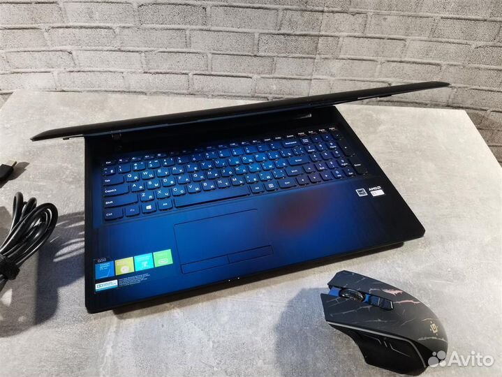 Для работы, учебы 8 гигововый на SSD 256 GB Lenovo