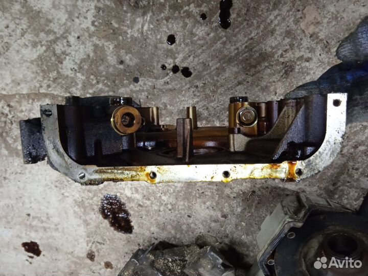 Крышка двигателя передняя Mercedes Benz 2.0 M111