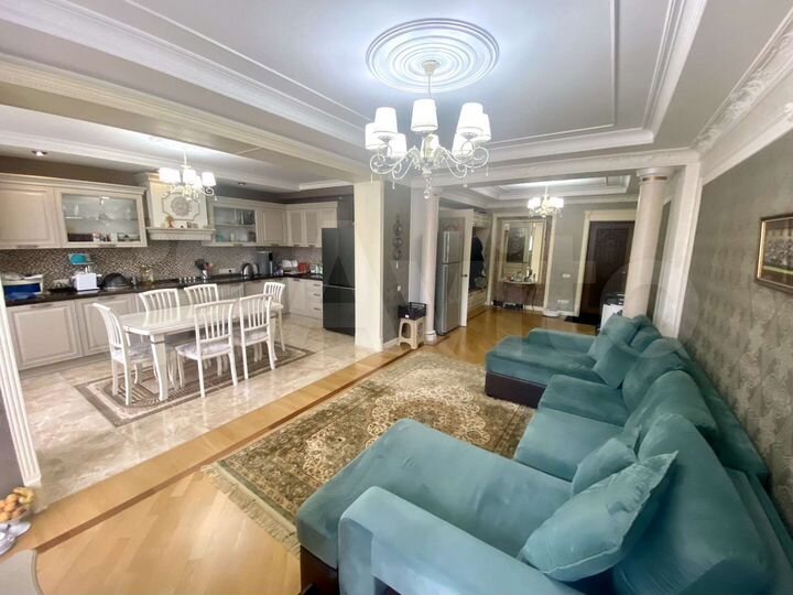 2-к. квартира, 80 м², 8/12 эт.