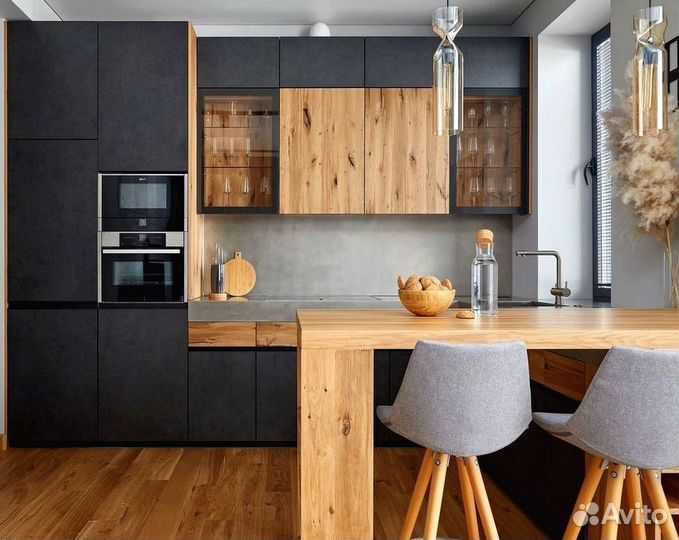 Кухня под потолок с островом