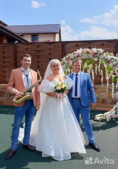 Саксофонист на праздник