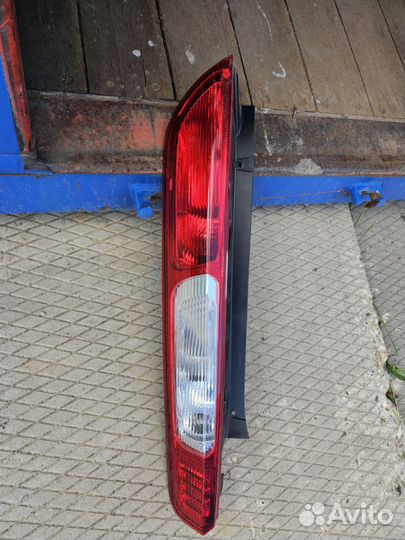 Фонарь задний правый на ford focus II