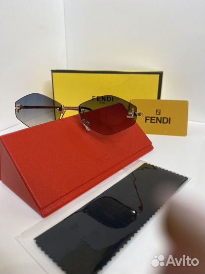 Солнцезащитные очки женские Fendi